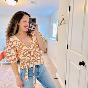 Tuckernuck Lanhtropy White Orange Leaf Linen Wrap Top Small